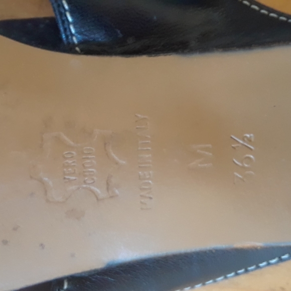 Taryn Rose Sandals - Picture 5 of 5